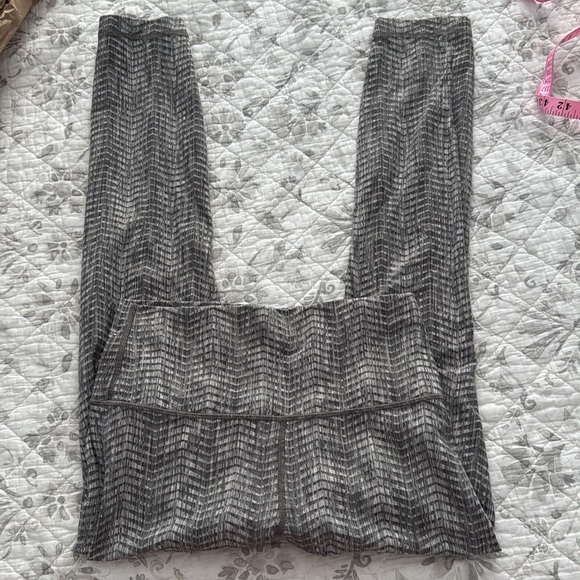 lululemon athletica Gray Patterned Leggings - Picture 3 of 6